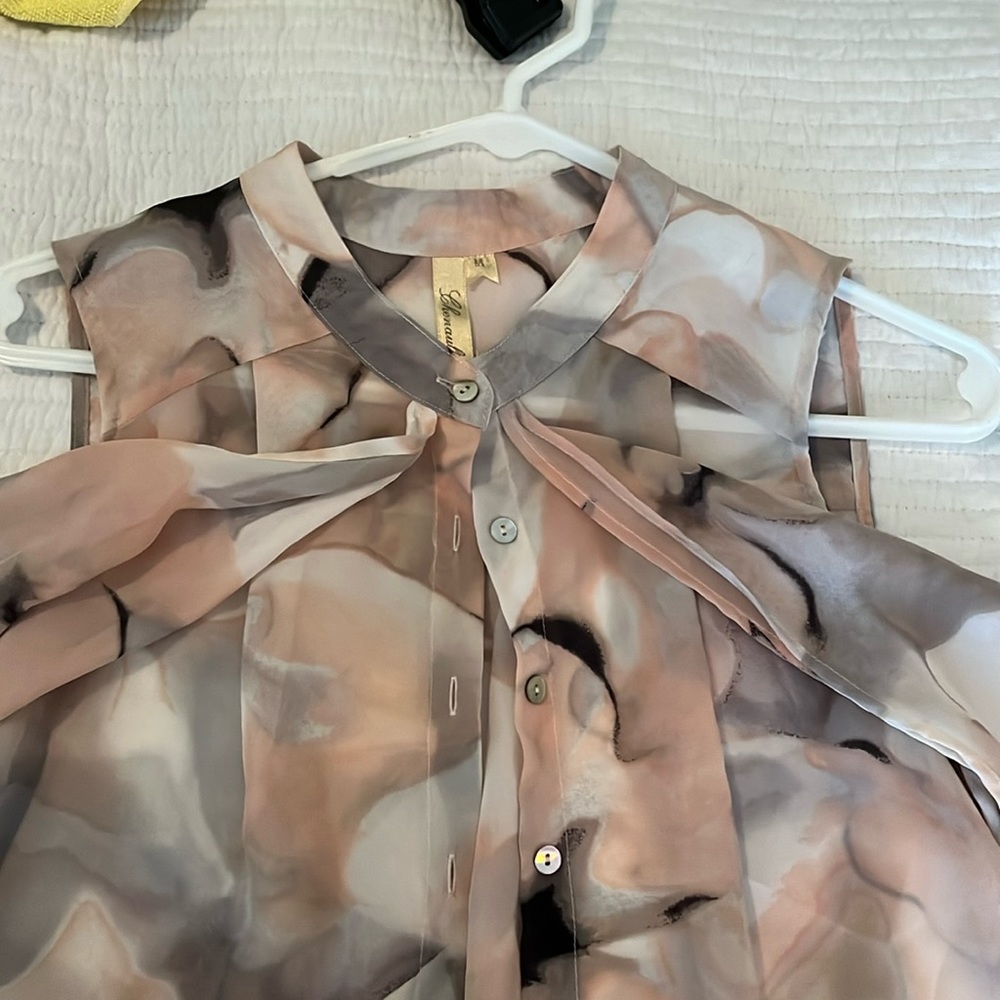 Sleeveless blouse